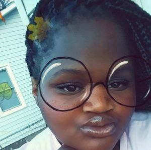 Meet your Posher, Jazmine